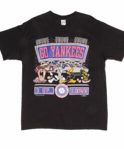 VINTAGE MLB NEW YORK YANKEES LOONEY TUNES TEE SHIRT 1993 SIZE XL MADE IN USA