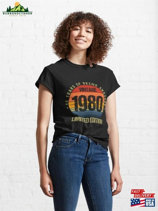 42 Years Of Being Awesome Vintage 1980 Limited Edition Retro Ideas Classic T-Shirt