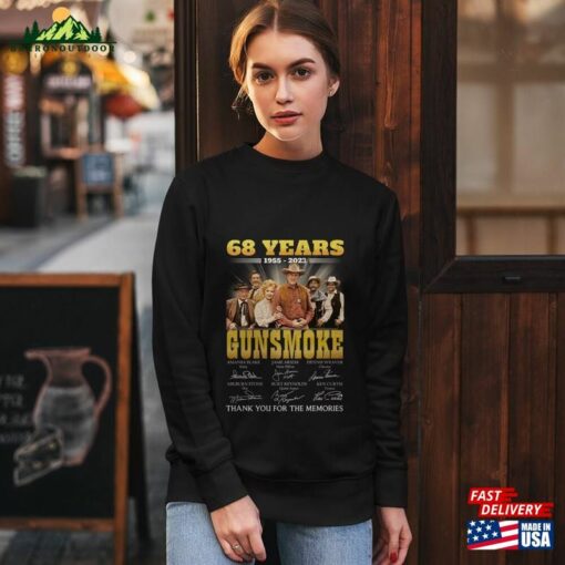 68 Years 1955 2023 Gunsmoke Vintage Some Of Us Grew Up Loving Gun Smoke The Cool Ones Still Do Shirt Classic Hoodie