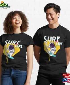 Astronaut Surfing Classic T Shirt Sweatshirt 3