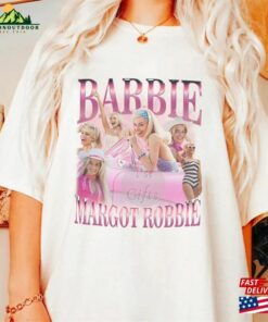 Comfort Colors® Barb Ie Margot Shirt Barbie 90S Vintage Fan Classic Sweatshirt Comfort Colors® Barb Ie Margot Shirt Barbie 90S Vintage Fan Classic Sweatshirt