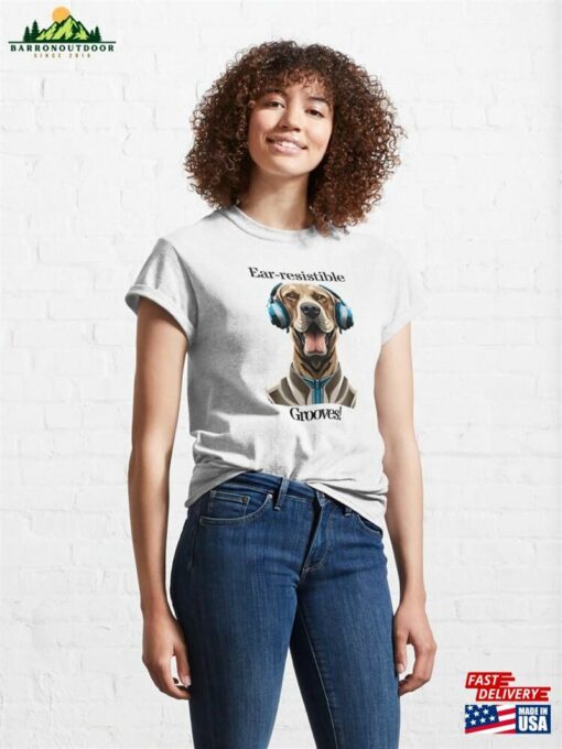 Ear Resistible Grooves! Dj Labrador Retriever With Headphones Funny Art Design T-Shirt Classic Hoodie Unisex