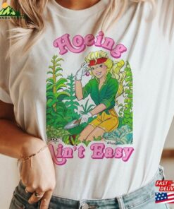 Hoeing Ain’t Easy Funny Pun Graphic 90 S Inspired Retro Tee Shirt Unisex T-Shirt