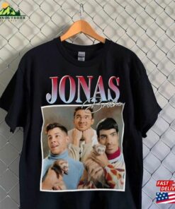 Jonas Brothers Vintage Tee 90S Joe Concert 2023 Retro Unisex Gift Sweatshirt T-Shirt Jonas Brothers Vintage Tee 90S Joe Concert 2023 Retro Unisex Gift Sweatshirt T-Shirt