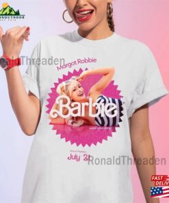 Margot Robbie Shirt Sweatshirt Barbie 2023 Unisex Classic Margot Robbie Shirt Sweatshirt Barbie 2023 Unisex Classic