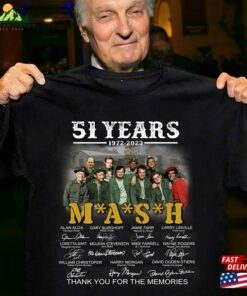 Mash 51Th Anniversary 1972 2023 Signatures Thank You The Memories T-Shirt Vintage Shirt Tee Classic Sweatshirt