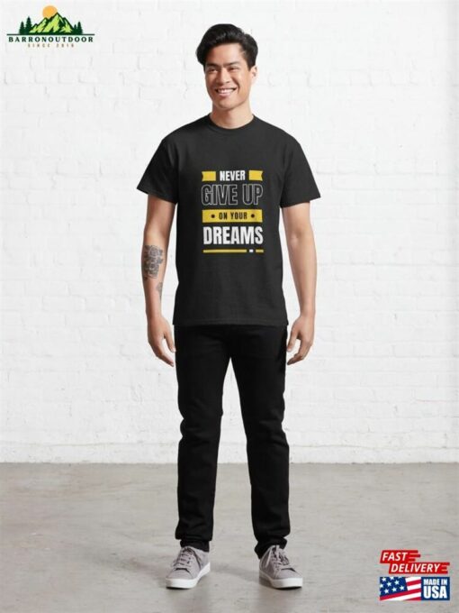 Never Give Up On Your Dreams Classic T-Shirt Unisex