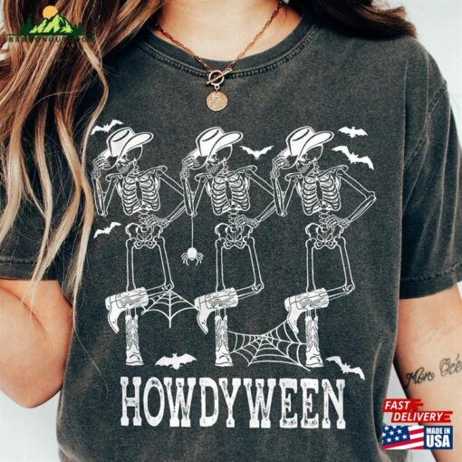 Retro Howdyween Shirts Disney Halloween Shirt 2023 Party Sweatshirt Classic