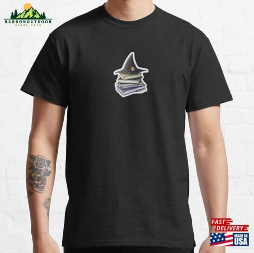 Stack Of Books With Witches Hat Bookaholic Classic T-Shirt Hoodie