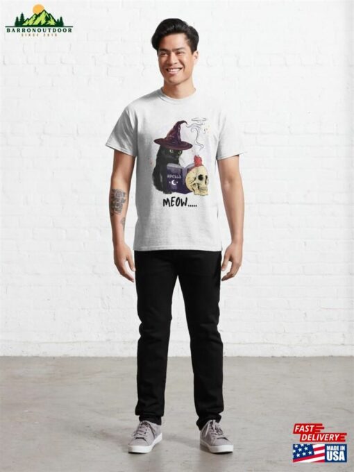 Witch Cat Making Spell Meow Funny Cute Saying Classic T-Shirt Unisex Hoodie