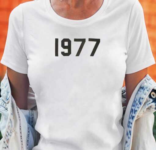 1977 Sweatshirt T-shirt