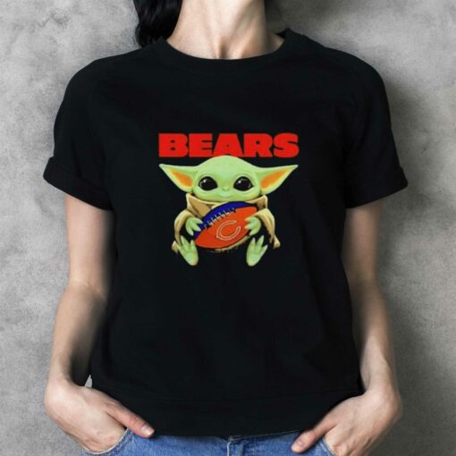 Baby Yoda Loves The Chicago Bears Star Wars Gifts Shirt