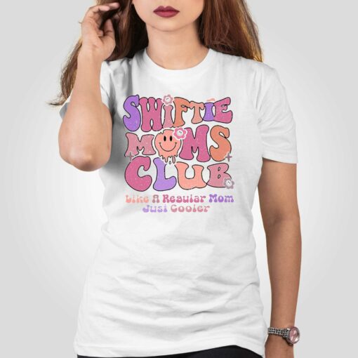 Groovy Swiftie Moms Club Swiftie Fan T-shirt