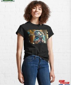 1 Cat Sitting With A Cellphone Design For Gift In Vintage And Retro Style Newest T T-Shirt Hoodie 1 Cat Sitting With A Cellphone Design For Gift In Vintage And Retro Style Newest T T-Shirt Hoodie