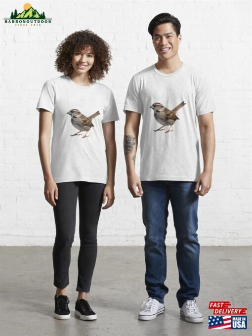 A Close Up Photo Of Cute Sparrow Bird Essential T-Shirt Hoodie Sweatshirt