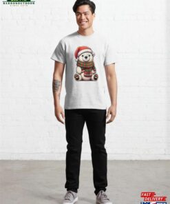 A Cute Polar Bear Wearing Santa Hat And Scarf Classic T-Shirt Unisex