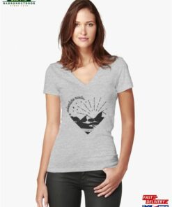 Adventure Awaits Fitted V Neck T-Shirt Sweatshirt Classic