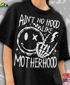 Ain’t No Hood Like Motherhood Shirt Retro Mama Rock Mom Unisex Sweatshirt Ain’t No Hood Like Motherhood Shirt Retro Mama Rock Mom Unisex Sweatshirt
