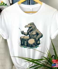 Alligator Playing Drums Tshirt Trendy Tee Funny Gift Classic T-Shirt Alligator Playing Drums Tshirt Trendy Tee Funny Gift Classic T-Shirt
