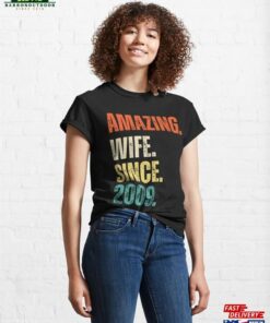 Amazing Wife Since 2009 13Th Wedding Anniversary 13 Years Classic T-Shirt Unisex Sweatshirt