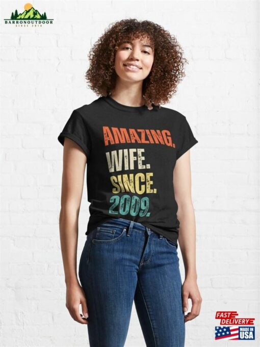 Amazing Wife Since 2009 13Th Wedding Anniversary 13 Years Classic T-Shirt Unisex Sweatshirt