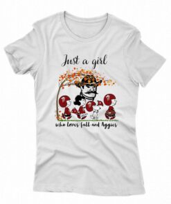 Just A Woman Who Loves Fall And Aggies Peanuts Cartoon T-shirt