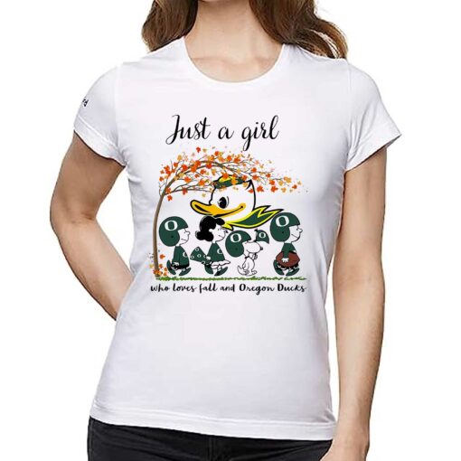 Just A Woman Who Loves Fall And Oregon Ducks Peanuts Cartoon T-shirt