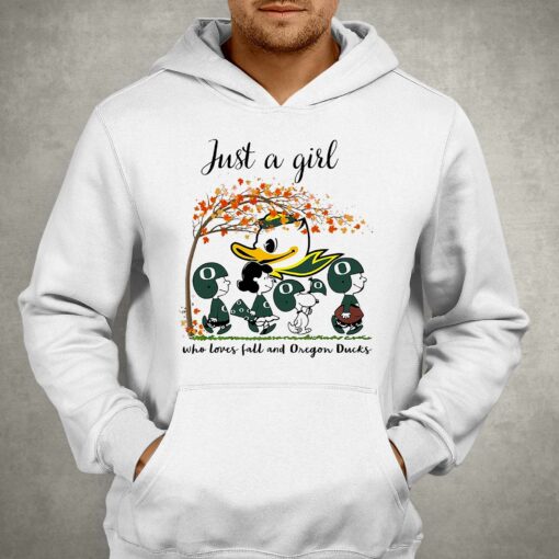 Just A Woman Who Loves Fall And Oregon Ducks Peanuts Cartoon T-shirt