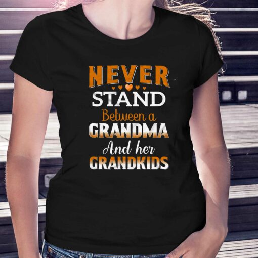 Never Stand Between A Grandma And Her Grandkids T-shirt