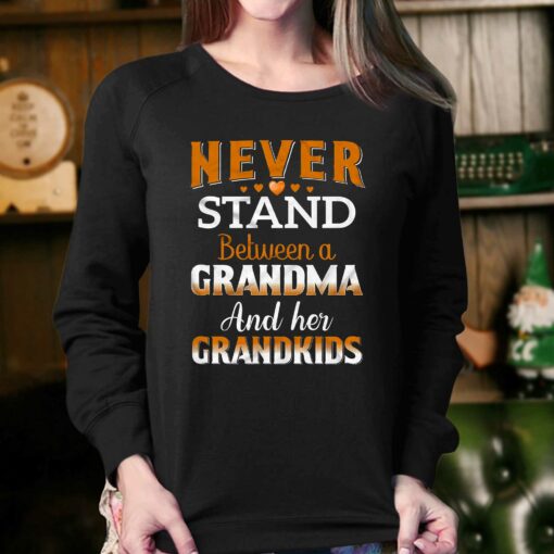 Never Stand Between A Grandma And Her Grandkids T-shirt