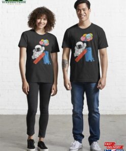 Astronaut Balloon Space Essential T-Shirt Classic Unisex Astronaut Balloon Space Essential T-Shirt Classic Unisex