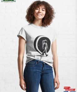 Astronaut In Space Silhouette Classic T Shirt Unisex 1