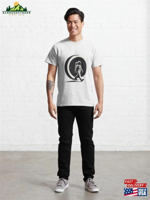 Astronaut In Space Silhouette Classic T-Shirt Unisex