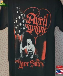 Avril Lavigne Love Sux Band Tee Men's Size Sweatshirt T-Shirt 3 Avril Lavigne Love Sux Band Tee Mens Size Sweatshirt T Shirt 4
