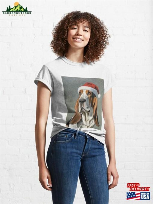 Basset Hound In A Santa Hat Classic T-Shirt Hoodie