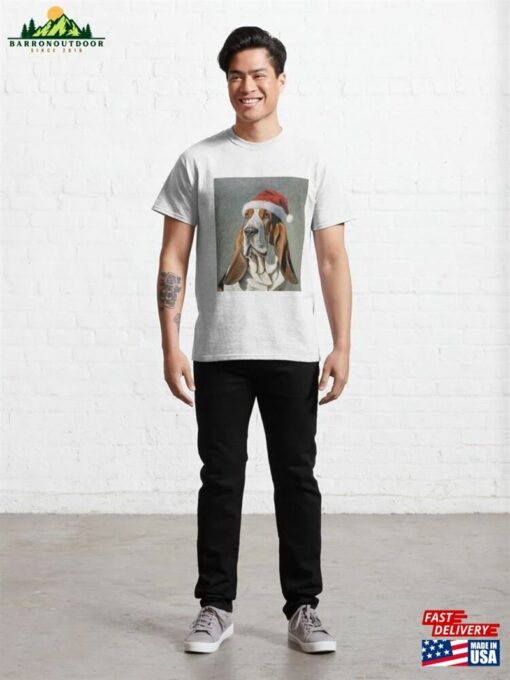 Basset Hound In A Santa Hat Classic T-Shirt Hoodie