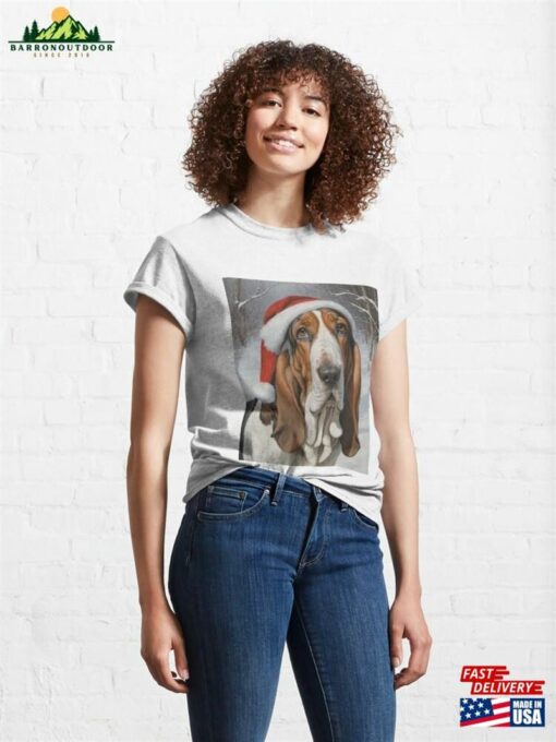 Basset Hound In A Santa Hat Classic T-Shirt Unisex
