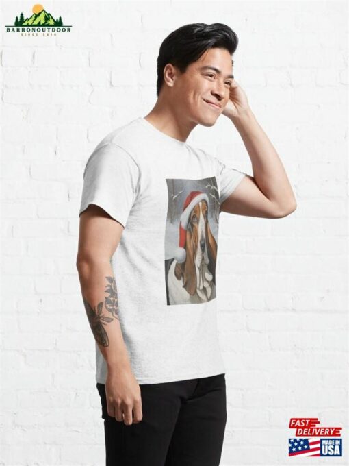 Basset Hound In A Santa Hat Classic T-Shirt Unisex