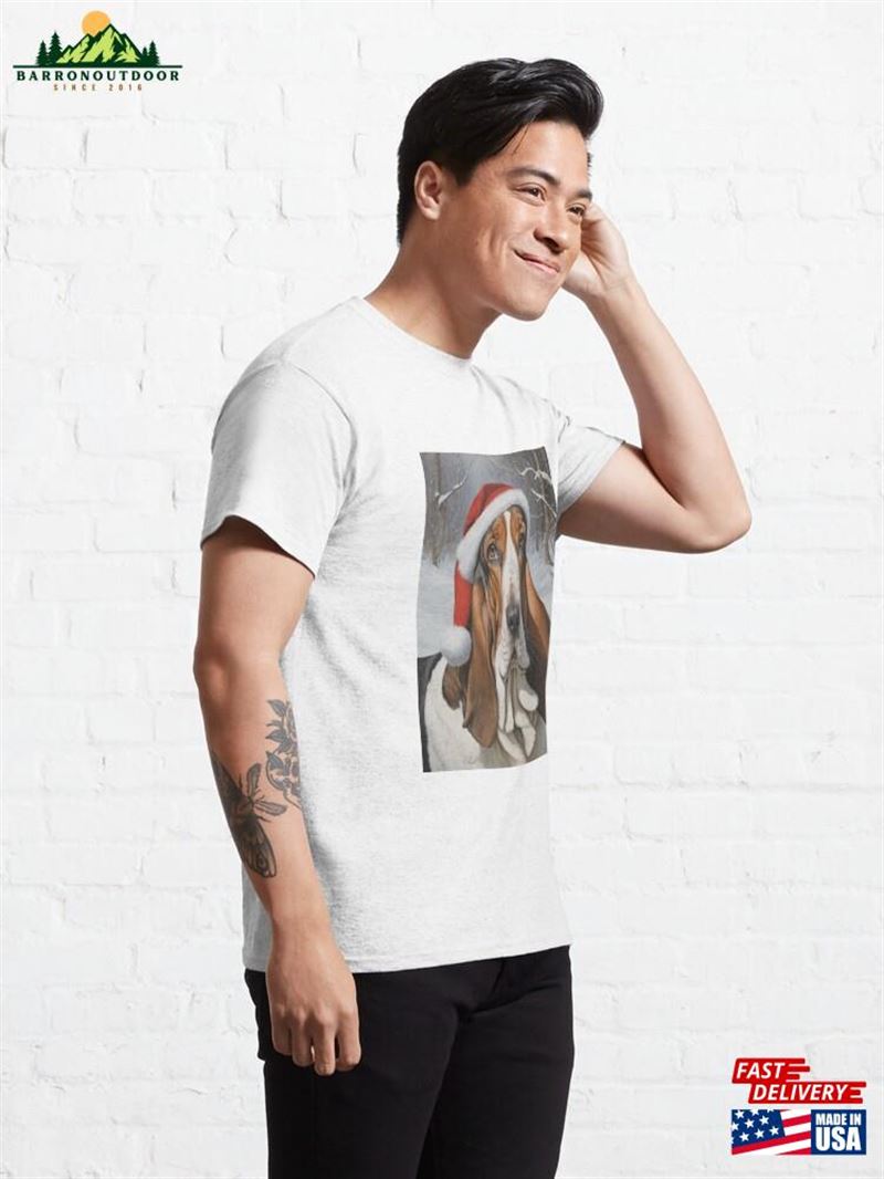 Basset Hound In A Santa Hat Classic T-Shirt Unisex Basset Hound In A Santa Hat Classic T-Shirt Unisex