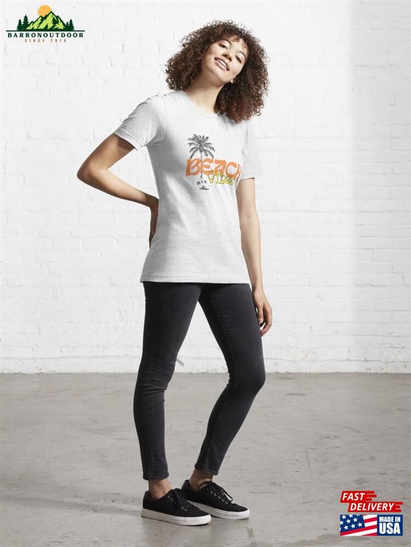 Beach Vibes Essential T-Shirt Classic Sweatshirt Beach Vibes Essential T-Shirt Classic Sweatshirt