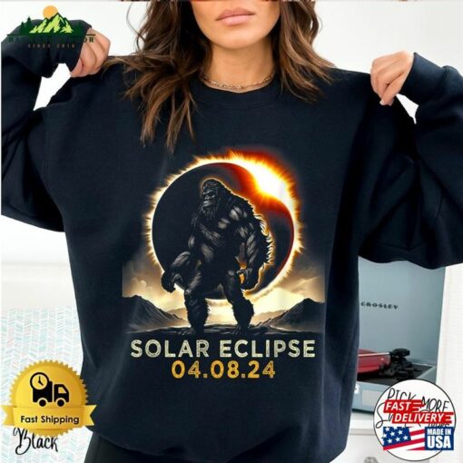 Bigfoot Total Solar Eclipse 2024 Wearing Glasses Shirt Tour Unisex Hoodie