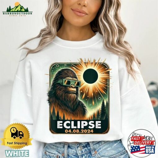 Bigfoot Total Solar Eclipse 2024 Wearing Glasses T-Shirt Tour Shirt Hoodie