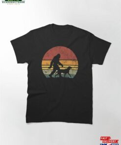 Bigfoot Walking Labrador Retriever Vintage Retro Sasquatch Classic T Shirt Hoodie 1