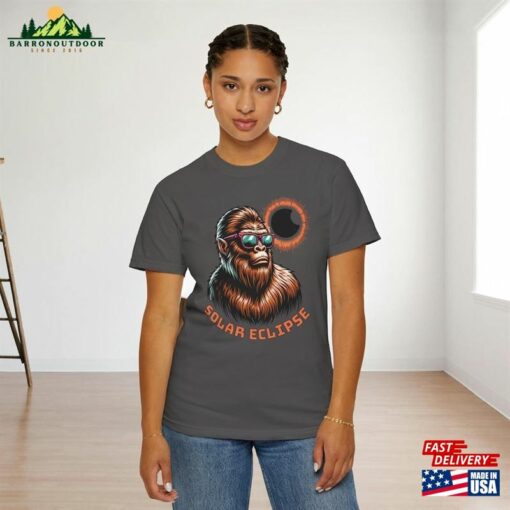 Bigfoot’america Tour’total Solar Eclipse Shirt April 8Th 2024 Vintage Sasquatch Celestial Tee T-Shirt Sweatshirt