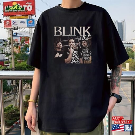 Bljnk 182 World Tour 2023 Short Sleeve Dates Ljneup Concerts Crewneck Sweatshirt T-Shirt