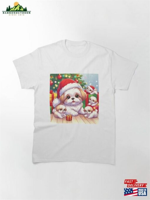 Cartoony Shihtzu Dad Celebrating Xmas With His Puppies Classic T-Shirt Hoodie