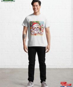 Cartoony Shihtzu Dad Celebrating Xmas With His Puppies Classic T-Shirt Hoodie