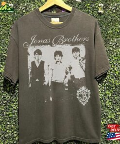 Comfort Colors Jonas Brothers Shirt Vintage Five Albums One Night Tour 2023 T-Shirt Unisex 2 Comfort Colors Jonas Brothers Shirt Vintage Five Albums One Night Tour 2023 T Shirt Unisex 3