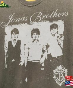 Comfort Colors Jonas Brothers Shirt Vintage Five Albums One Night Tour 2023 T-Shirt Unisex 3 Comfort Colors Jonas Brothers Shirt Vintage Five Albums One Night Tour 2023 T Shirt Unisex 4