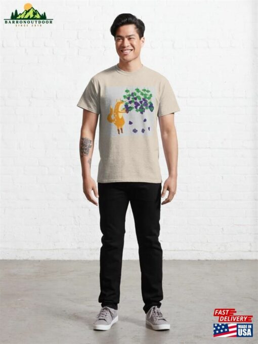 Cute Fox Trying To Reach Some Grapes Classic T-Shirt Hoodie